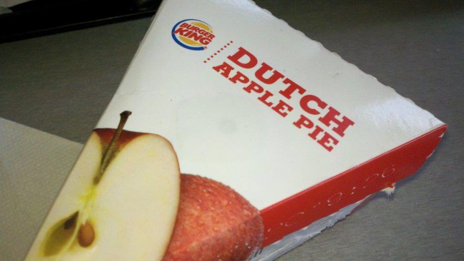 Having a finger in every pie. Burger King Apple pie. Яблочный пирожок в бургер Кинг. Малиновый пирог бургер Кинг. Пицца торт бургер Кинг.